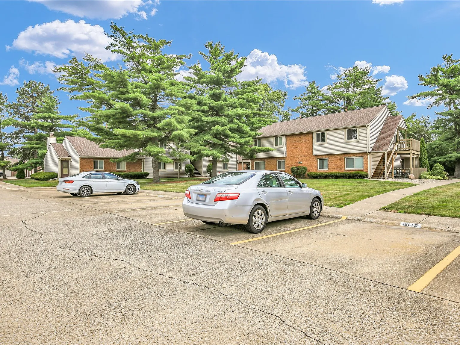 1613 Lyndhurst West Drive - Unit F — Photo 3