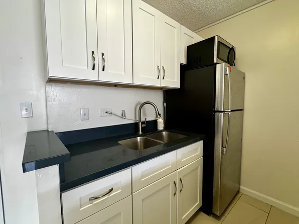1535 Pensacola St, Honolulu, HI