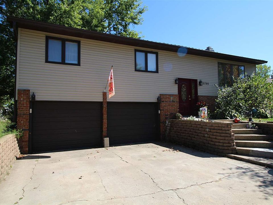 1st image of 3209 Center Lake Dr