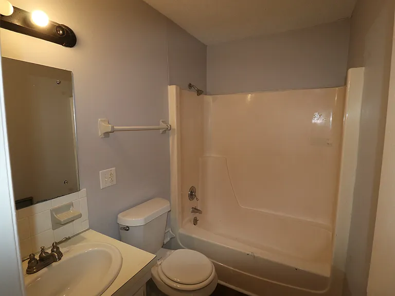 952 Chadwick Dr #7 — Photo 3
