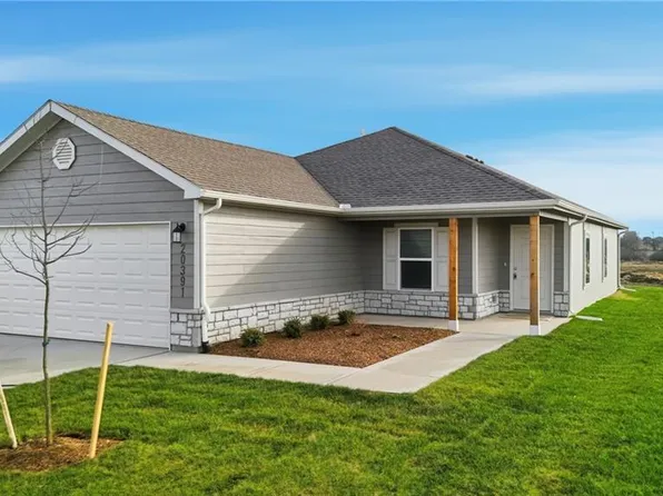 19435 Lincoln St, Spring Hill, KS 66083