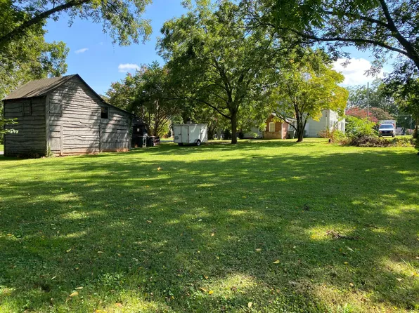 131 1st Ave N #B, Conover, NC 28613