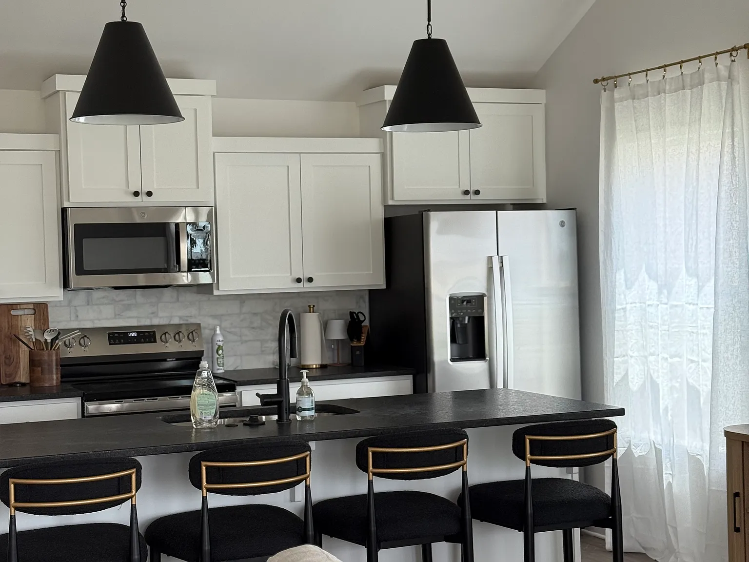 3 bed, 1270 sqft, $3,900 — Photo 4