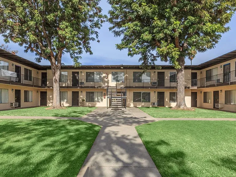 Oak Valley Apartments — Photo 3