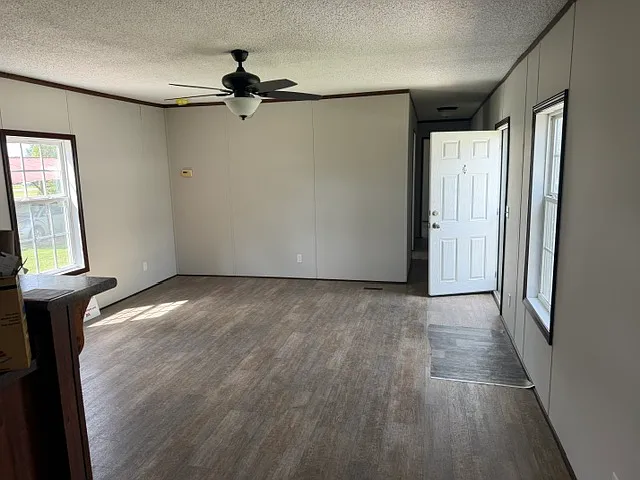 3 bed, 1280 sqft, $1,250 — Photo 2