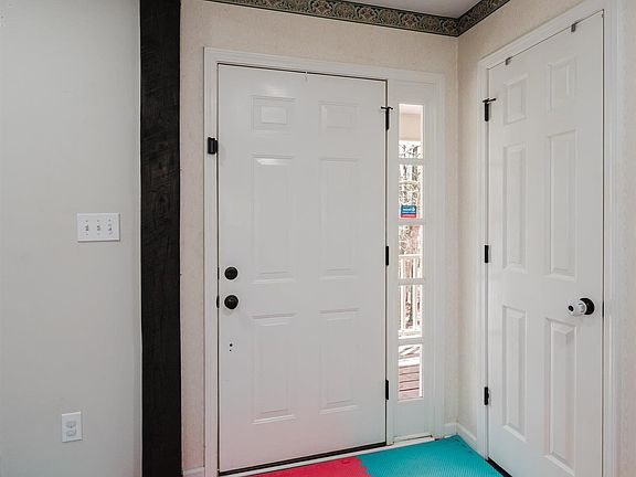 5th image of 8273 Bluff Ridge Rd