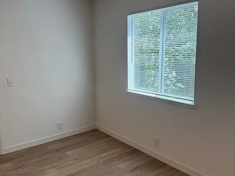 4325 Fort Peck St — Photo 10