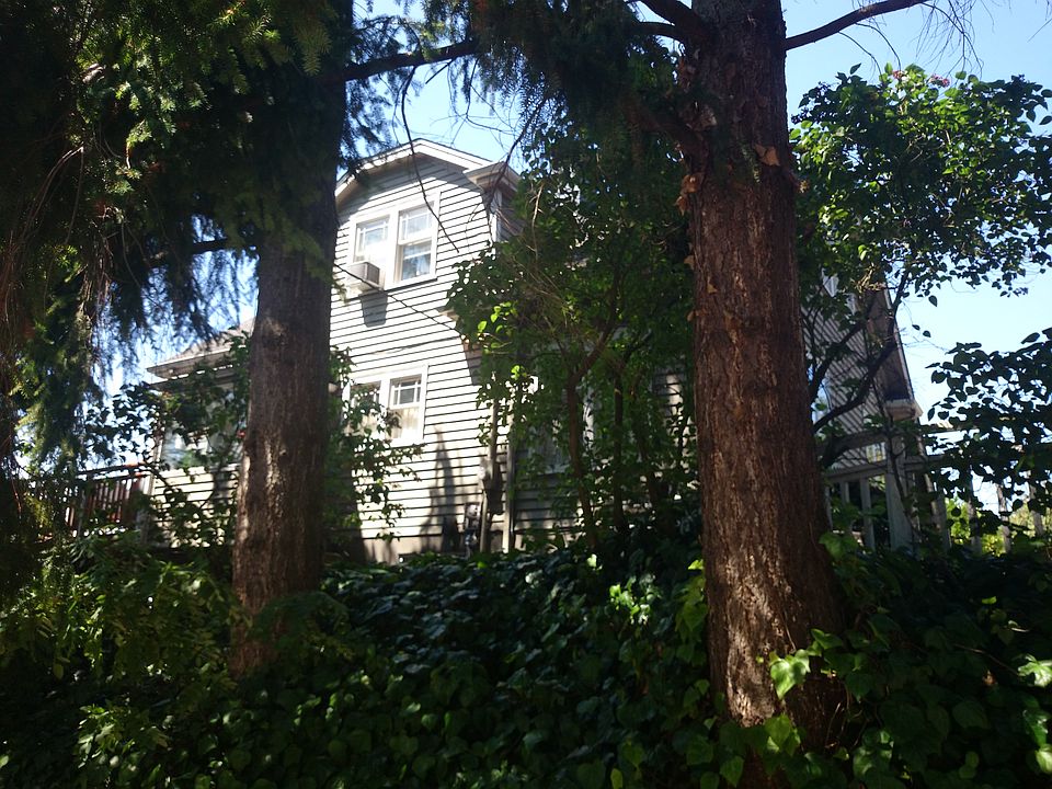 2nd image of 130 NW 48th St