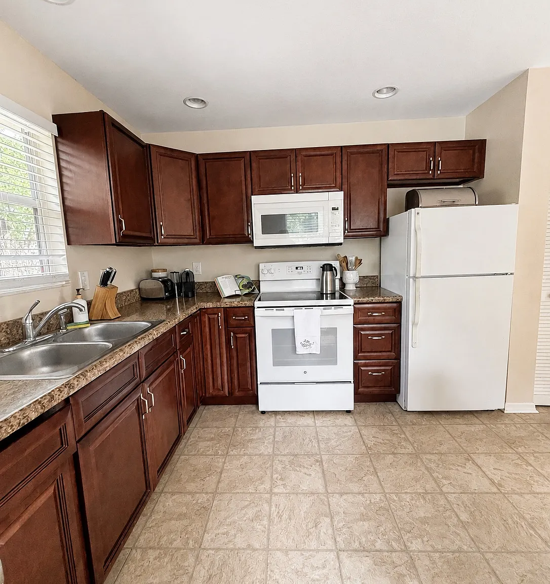 2 bed, 950 sqft, $1,750 — Photo 4