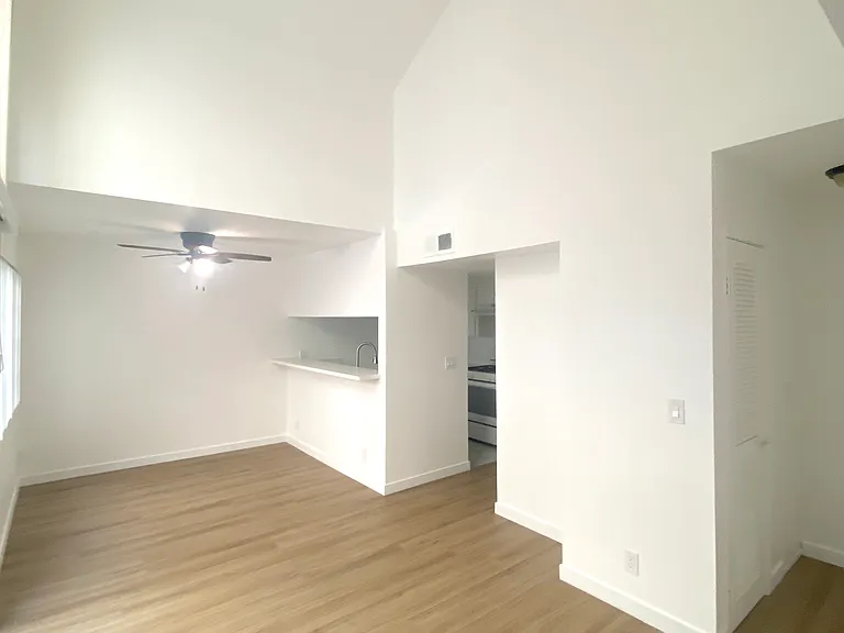 5617 Carlton Way #204 — Photo 5