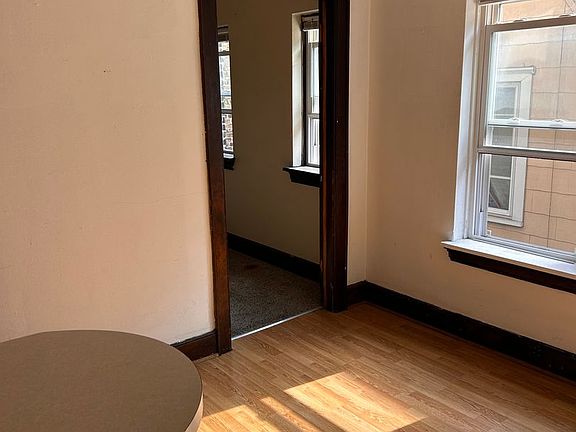 2nd image of 1521 N Franklin Pl APT 203