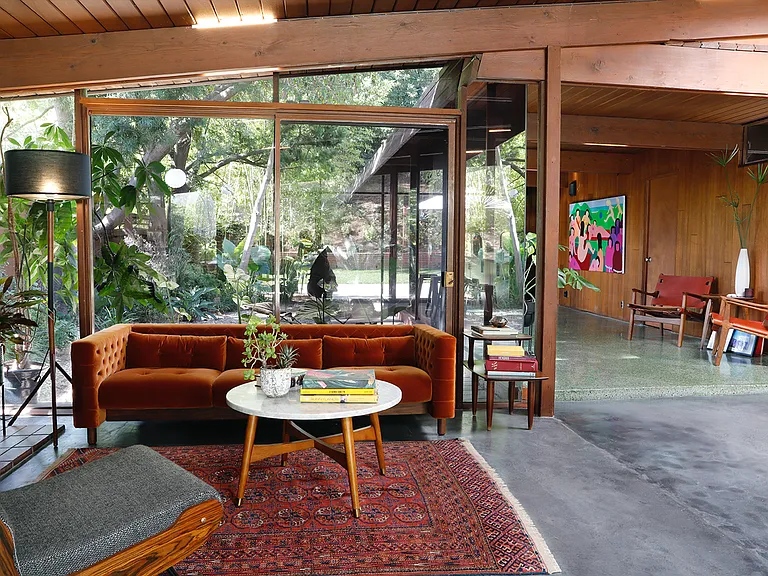 2718 N Beverly Glen Blvd — Photo 7