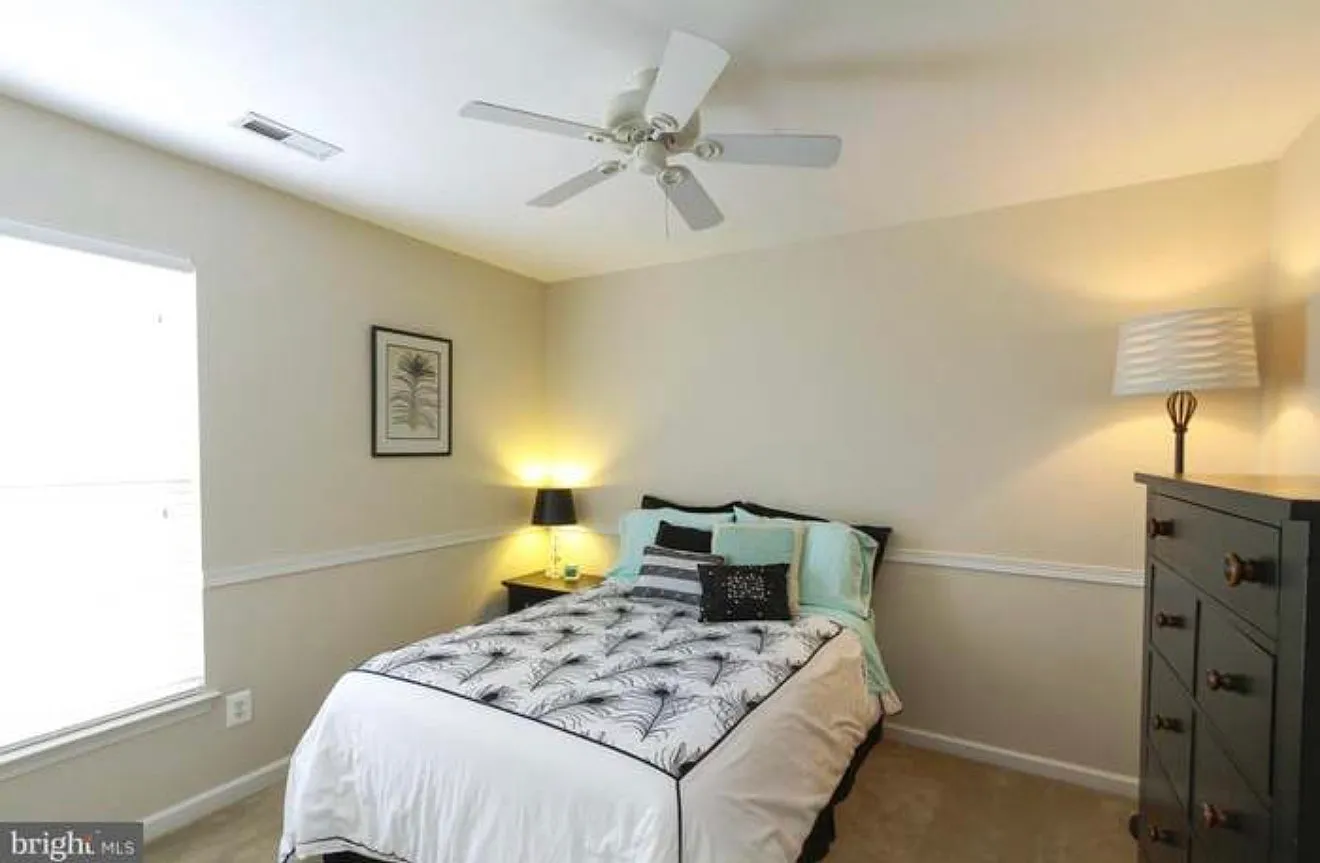3 bed, 2622 sqft, $3,300 — Photo 2