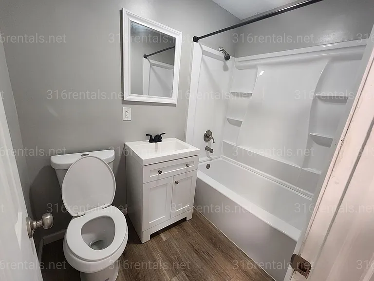 $695 - 1 bed 1 bath - Duplex — Photo 6