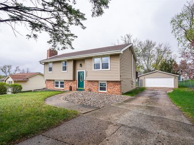 4960 Pine Valley Dr, Pleasant Hill, IA, 50327