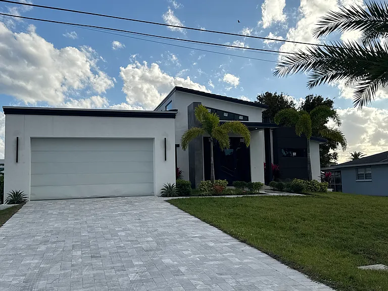 1882 Coral Point Dr — Photo 9