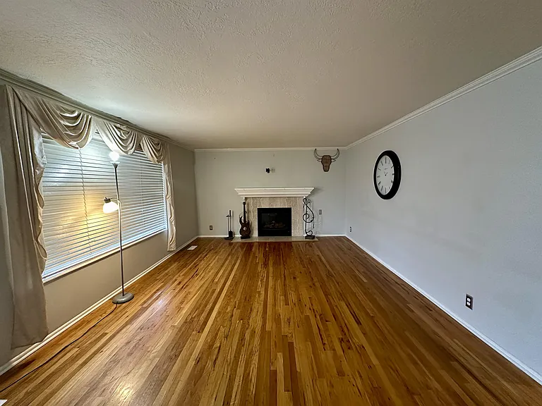 3560 S Cochise Dr — Photo 3