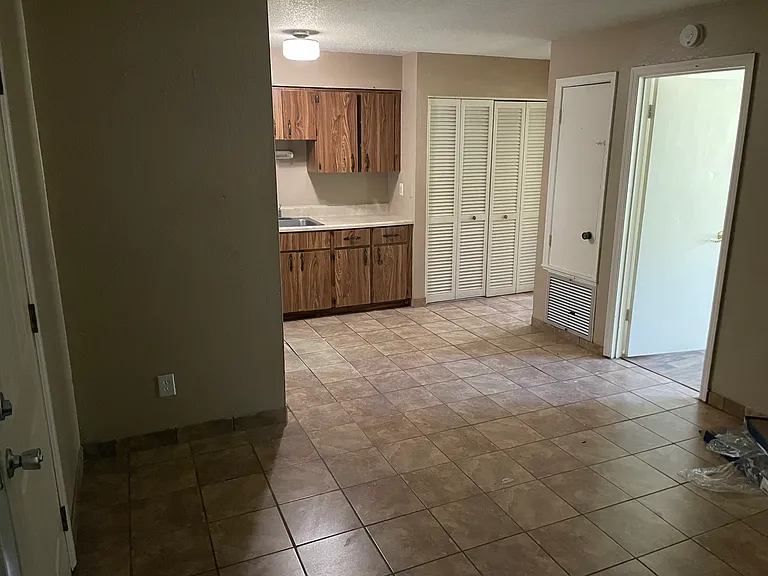 1010-1020 NE 95th St #5 — Photo 3