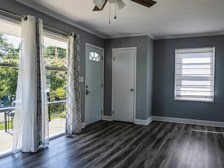 1617 Crestmont Dr — Photo 5