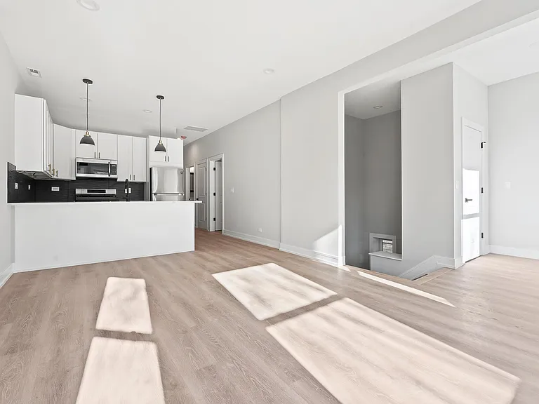 2540 W Cortez St #2F — Photo 3
