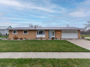 601 E Waterford St, Wakarusa, IN 46573