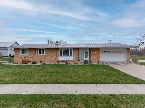 601 E Waterford St, Wakarusa, IN 46573