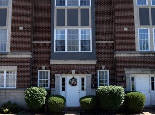 315 E Burlington St APT H, Riverside, IL 60546