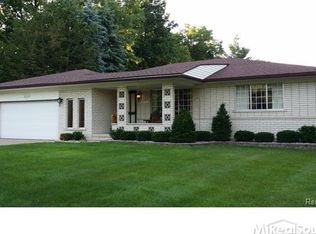 210 Webb Dr, Troy, MI 48098