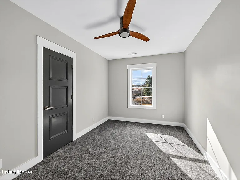 914 Ash St — Photo 37