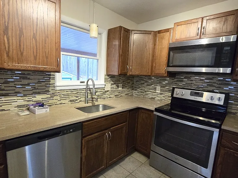 94 Nottingham Ln — Photo 4