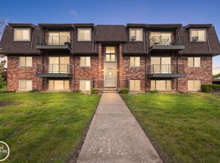 225 Riviera Dr #46, Saint Clair Shores, MI 48080