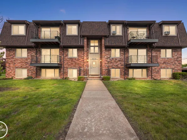 225 Riviera Dr #46, Saint Clair Shores, MI 48080