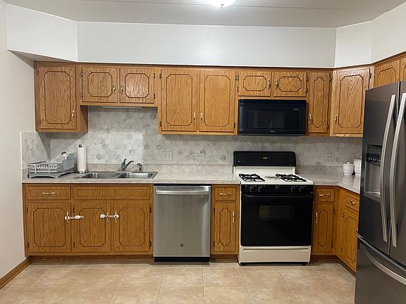4th image of 5520 W 115th St #203