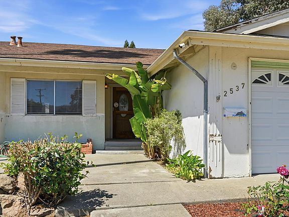3rd image of 2537 Tamarisk Drive