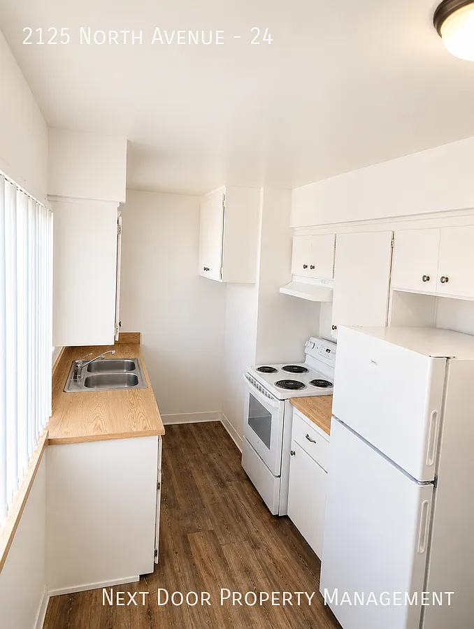 Must see! Controlled access community - Parking On Site - Laundry On Site — Photo 2
