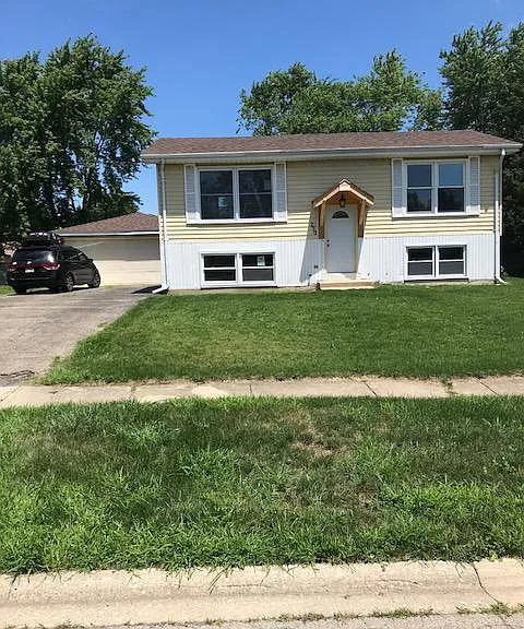 230 Grant Dr — Photo 1