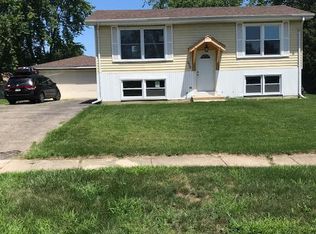 230 Grant Dr, Bolingbrook, IL 60440