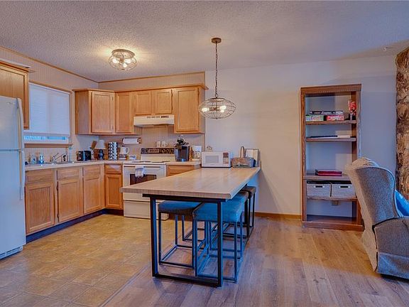 4th image of 5499 Three Seasons Rd #F1