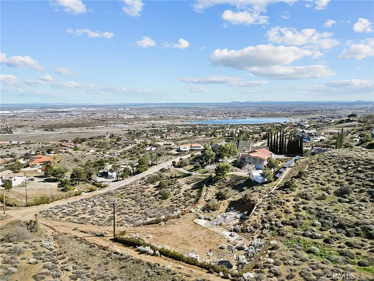 1138 Lakeview Dr — Photo 3