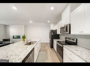 5304 Melbourne Ln, Flowery Branch, GA 30542