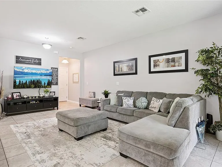 2438 Seven Oaks Dr — Photo 6