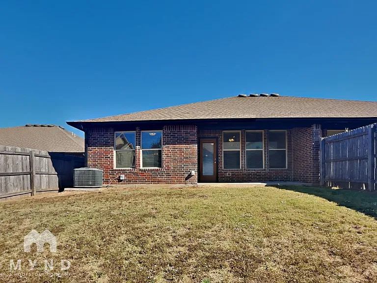 1114 Merlin Dr — Photo 18
