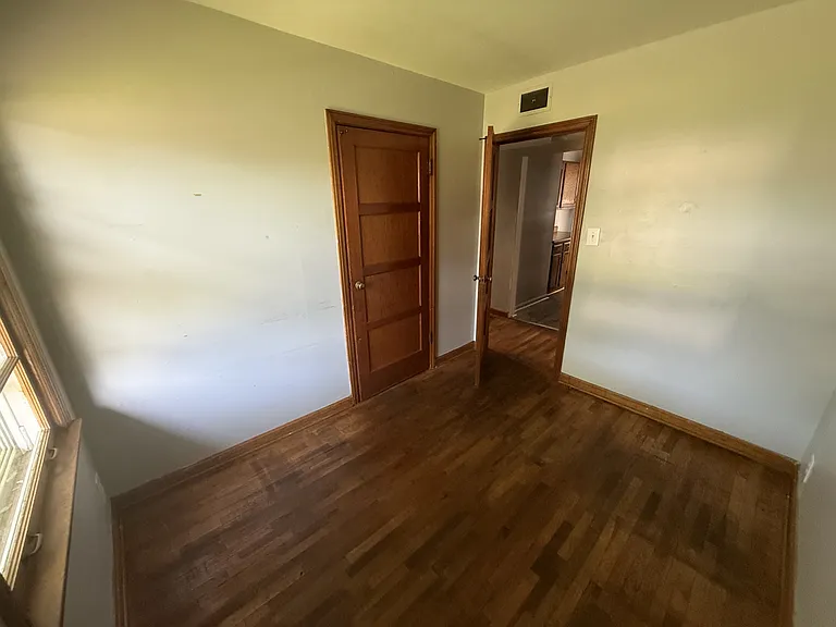 2913 Taylor Ave — Photo 6