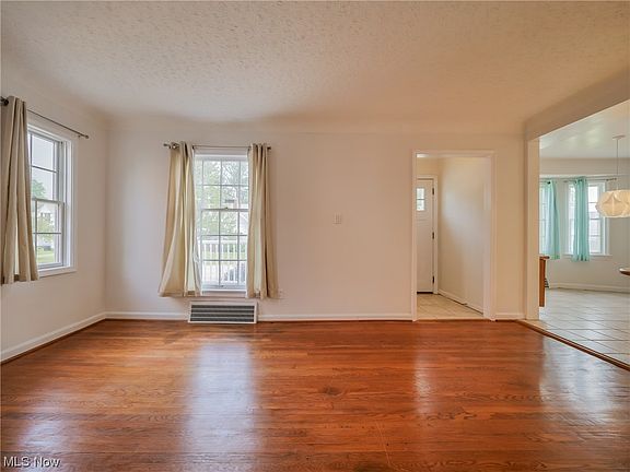 3rd image of 14021 Bidwell Ave