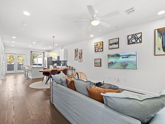 4th image of 814 N Bluff Dr #90