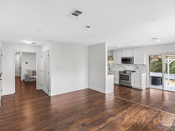 2nd image of 2521 Tomlinson Rd