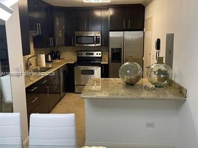 5555 Collins Avenue Cu #7Z — Photo 2