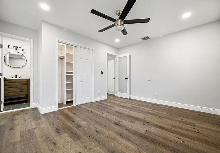 2298 NE 4th Ave — Photo 22