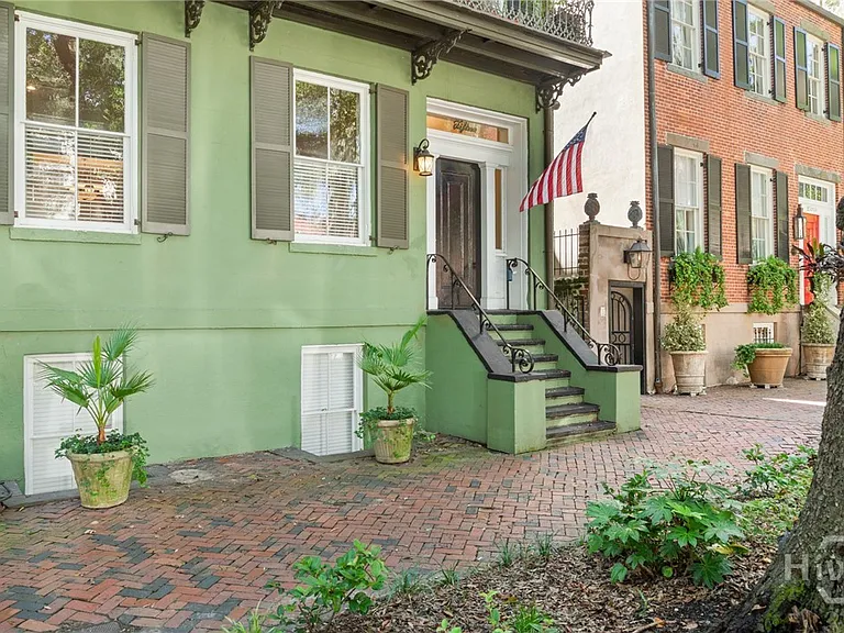 15 E Jones St #1B — Photo 2
