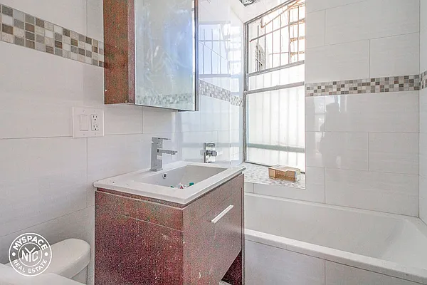 Rented by MySpaceNYC | media 4